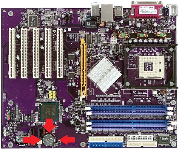 Bios pilini çıkartmanız demek, aslında teknik olarak bilgisayarınıza küçük bir format atmak demek, çünkü kendisi tüm bilgileri içinde saklıyor.