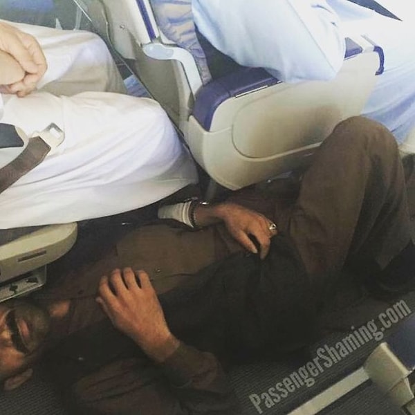 16. Сидеть подолгу в креслах, конечно, неудобно, но надо же держать себя в руках