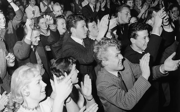 24. Вы аплодируете, когда самолет благополучно приземляется.