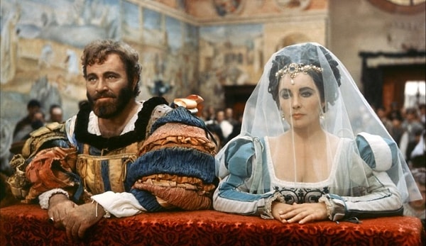 13. Кем работал Кристофер Слай в комедии "Укрощение строптивой"?