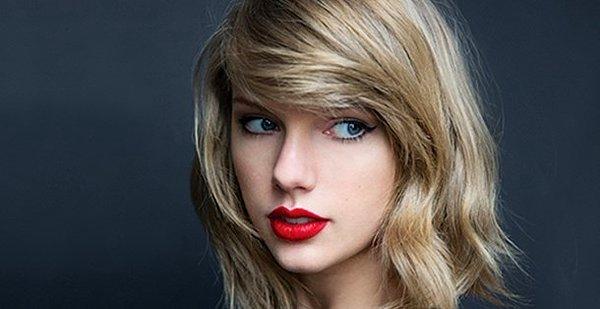14. 2012 yılında Taylor Swift nerede ücretsiz konser vermesinin istendiğini sorduğu halka açık bir oylama gerçekleştirdi.