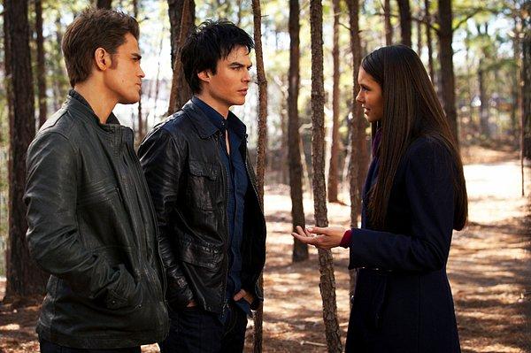4. "The Vampire Diaries" (Vampir Günlükleri): Elena, Stefan ve Damon