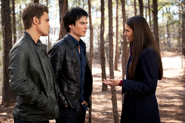 4. "The Vampire Diaries" (Vampir Günlükleri): Elena, Stefan ve Damon