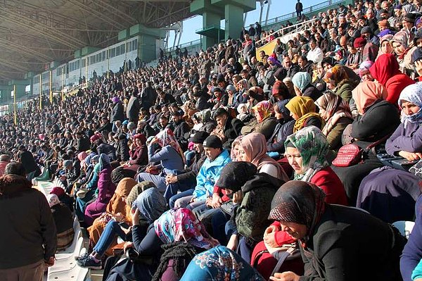 Kurada ismi çıkanlar işe başlayacak olmanın sevincini yaşarken, ismi çıkmayanlar ise üzülerek evlerine döndü.