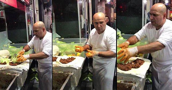 Çılgın çiğ köfteci olarak da bilinen Ali Usta, ışık hızında çiğ köfte hazırlıyor.
