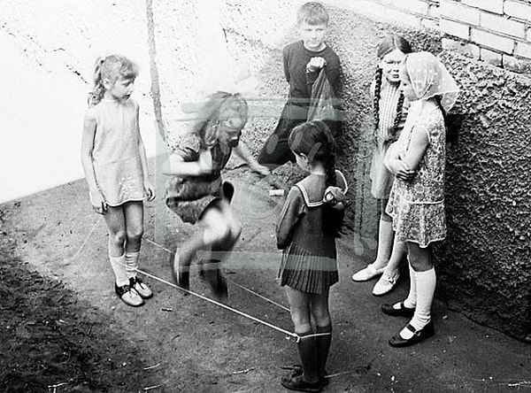 4. Для какой советской игры были нужны бита, мяч и две линии на земле?