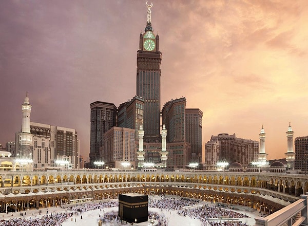 14. В какую страну нужно поехать, чтобы воочию увидеть самый высокий отель в мире?