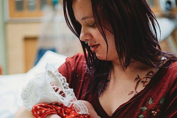 23 yaşındaki Krysta Davis ve 26 yaşındaki Derek Lovett, bebeklerinin hayatları için organ bekleyen birçok aileye umut olmak adına hayatlarının en zor ve üzücü kararını verdiler.