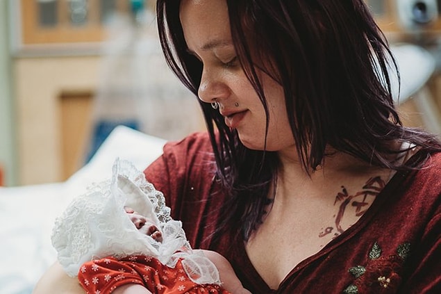 23 yaşındaki Krysta Davis ve 26 yaşındaki Derek Lovett, bebeklerinin hayatları için organ bekleyen birçok aileye umut olmak adına hayatlarının en zor ve üzücü kararını verdiler.