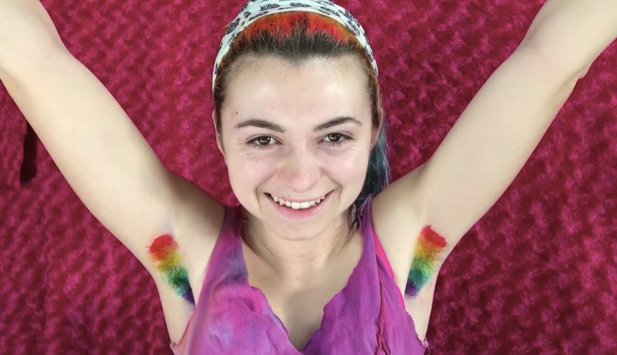 Yeni Bir Gun Yeni Bir Trend Rengarenk Boyalarla Boyanan Unicorn Koltuk Alti Kili Modasi