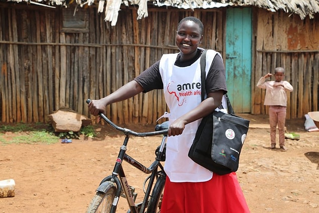 Afrika'da sağlık çalışmaları yürüten 'Uçan doktorlar'ın (Amref), Afrika'da kalıcı sağlık değişikliği nedeniyle bağış talep ettiği üniteler, birçok ülkenin farklı para birimiyle doluyor.