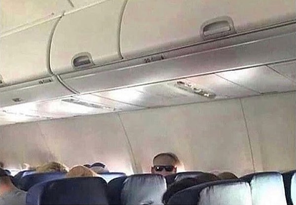 12. Ну а это легендарная фотка уходящего года на тему "Обман зрения" 😅