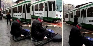 Buz Gibi Havada Elinde Bağlaması ile Sokakta Ekmek Parası Peşine Düşen Amca