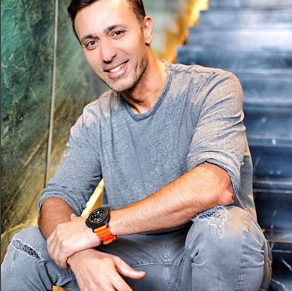 12. Mustafa Sandal'ın tutkusu saatler. Gittiği her ülkede mağaza mağaza dolaşarak ilginç modeller beğenen şarkıcının hatrı sayılır bir koleksiyonu var.