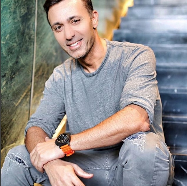 12. Mustafa Sandal'ın tutkusu saatler. Gittiği her ülkede mağaza mağaza dolaşarak ilginç modeller beğenen şarkıcının hatrı sayılır bir koleksiyonu var.