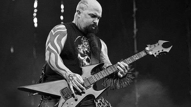 16. Dünyaca ünlü Slayer grubunun gitaristi Kerry King’in hobisi, egzotik yılanlar beslemek! Gitaristin evinde birbirinden farklı türde yüzlerce yılan bulunuyor.