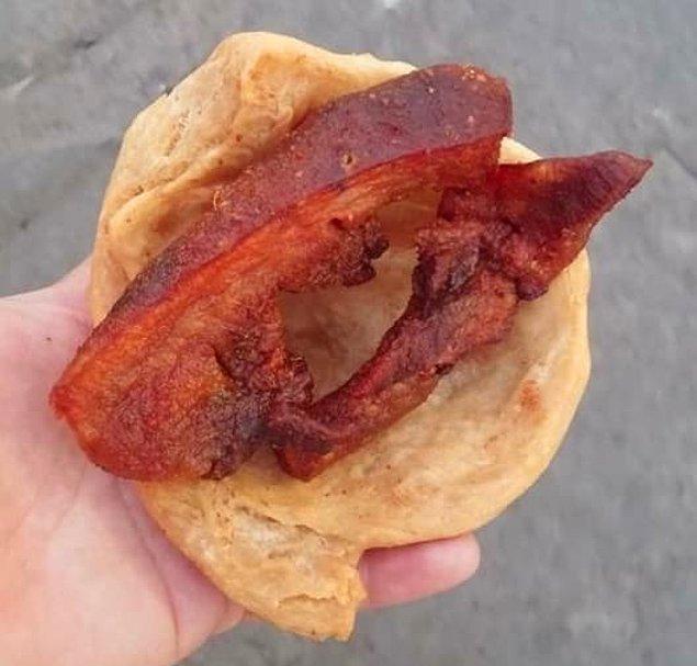 13. Panama: Hojaldre ve chicharrón (Puf böreği ve kızartılmış domuz göbeği)