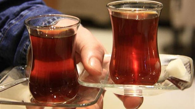 Bir bardak çay. Hatta şanslıysanız kupa çay!