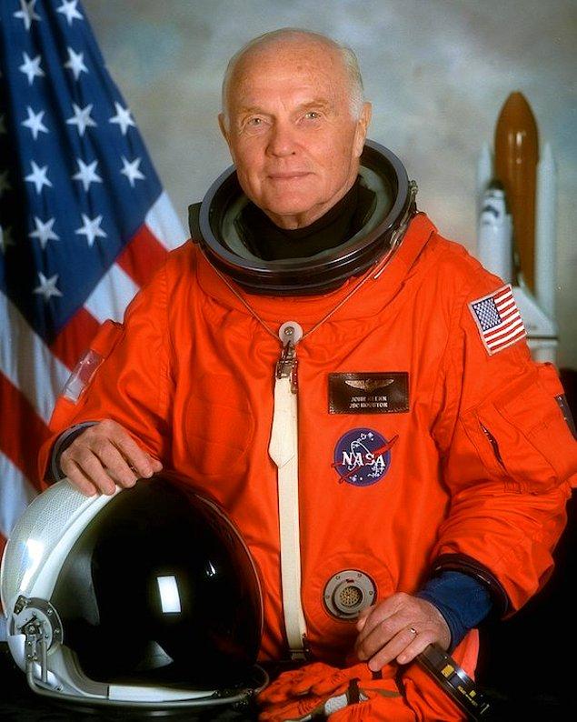 10. John Glenn uzaya çıktığı zaman 77 yaşındaydı.