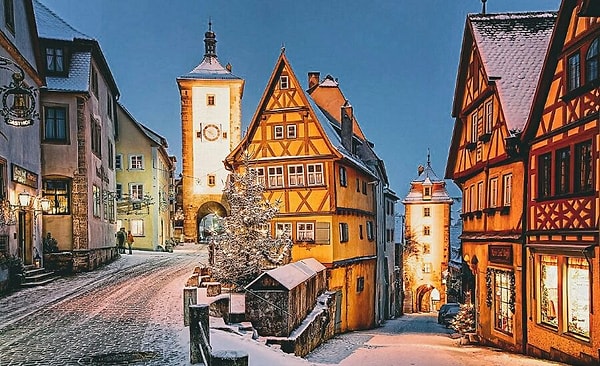 7. Какого цвета НЕТ на флаге Германии?