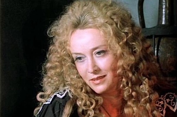 8. Кого из персонажей фильма "Д'Артаньян и три мушкетера" сыграла Маргарита Терехова?