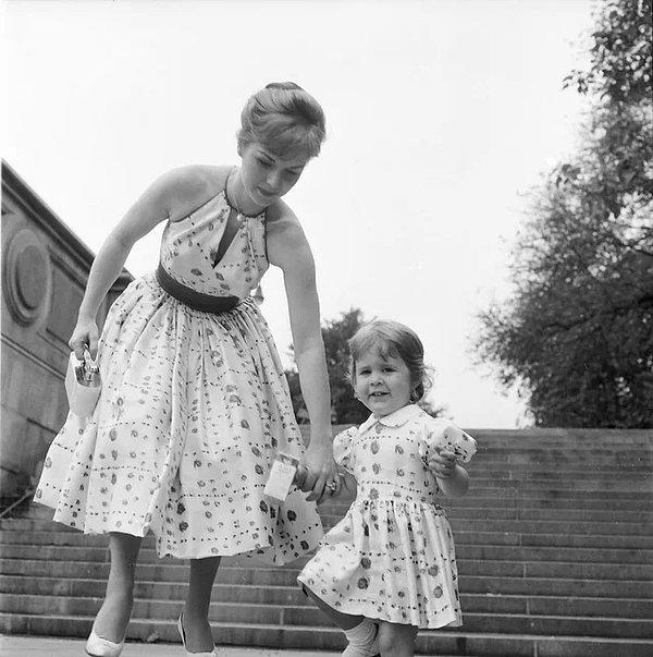 10. Debbie Reynolds ve Carrie Fisher, 1959.