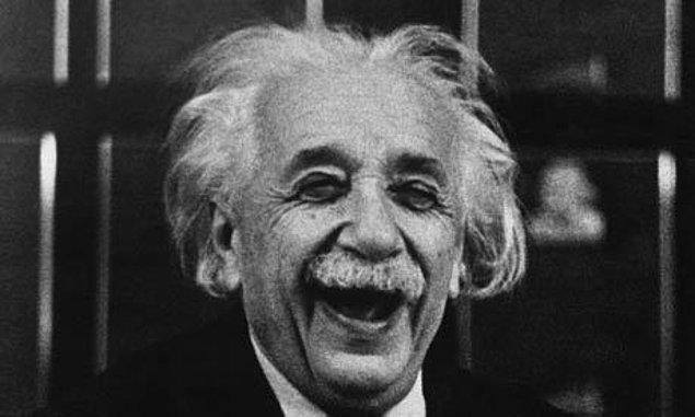16. Einstein ırk ayrımcılığını kınamış ve bunun "beyaz insanların hastalığı" olduğunu bile söylemiştir.