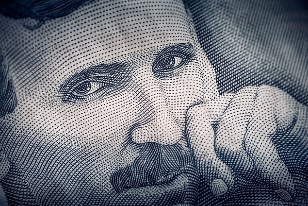 19. Nikola Tesla birçok şeye dokunmaktan hoşlanmazdı.