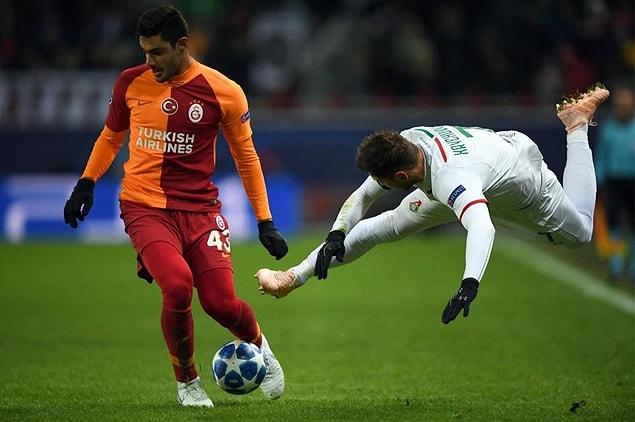 Verilen forma şansını iyi değerlendiren Ozan, gösterdiği performansla göz doldurdu ve birçok Avrupa kulübünün transfer listesine girmeyi başardı.