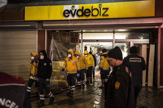 İtfaiyeciler dumandan etkilendi