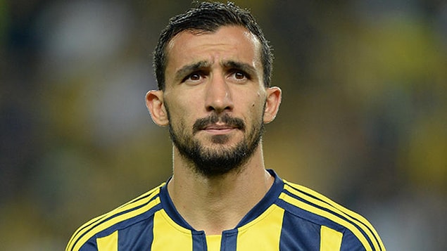 9. Bugün Fenerbahçe formasıyla izlediğimiz Mehmet Topal, Galatasaray'da forma giyiyordu.