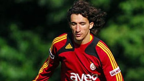 Bugün Fenerbahçe formasıyla izlediğimiz Mehmet Topal, Galatasaray'da forma giyiyordu.
