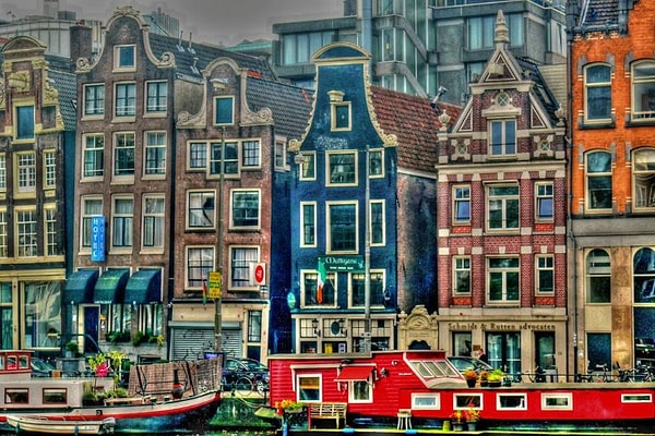 8. Как называется столица Нидерландов?