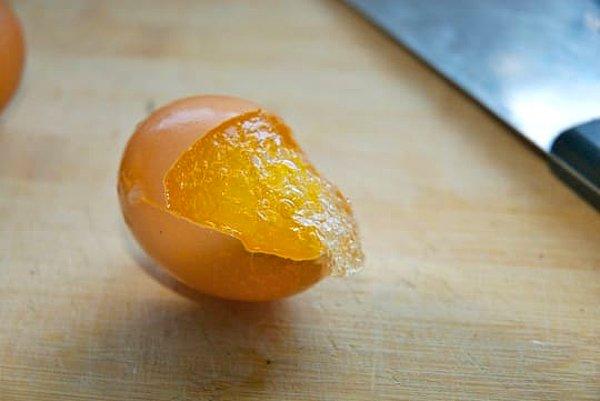 8. Yumurta buzdolabında ne kadar dayanır?