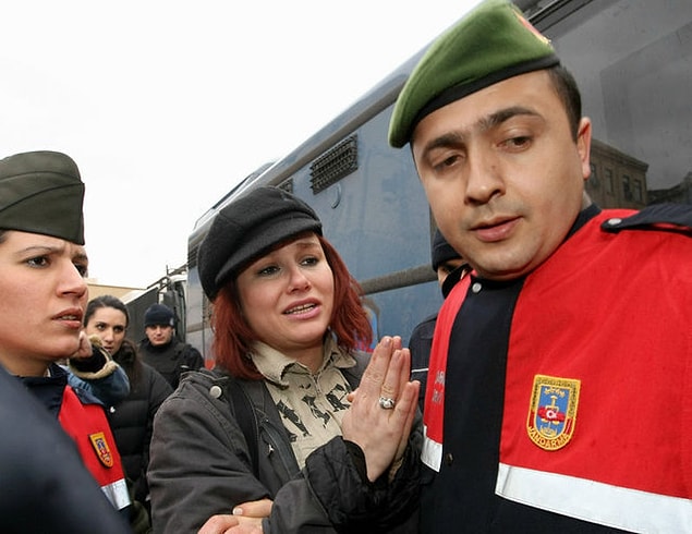 Deniz Seki, ''Uyuşturucu kullanmak ve temin etmek'' suçlarından 218 gün hapiste kaldı. Daha sonra serbest bırakılan Seki, cezası onanınca 2014'te tekrardan hapse gönderildi ve 2017 yılında serbest kaldı.