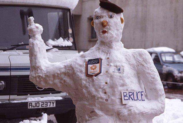 4. 1984 yılında Saraybosna'da gerçekleşen Kış Olimpiyatlarında, insanları yönlendirmesi için bulunan arkadaş canlısı kardan adam...
