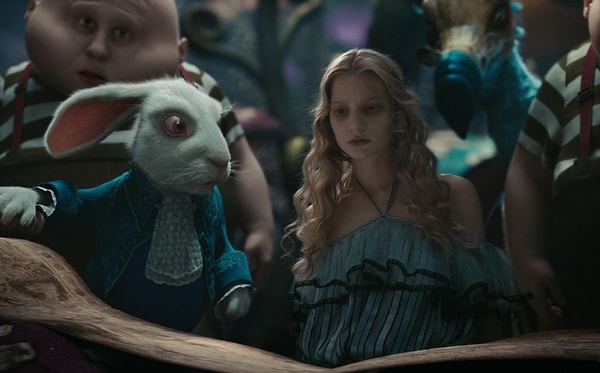 4. Где побывала Алиса, попав в Страну чудес?