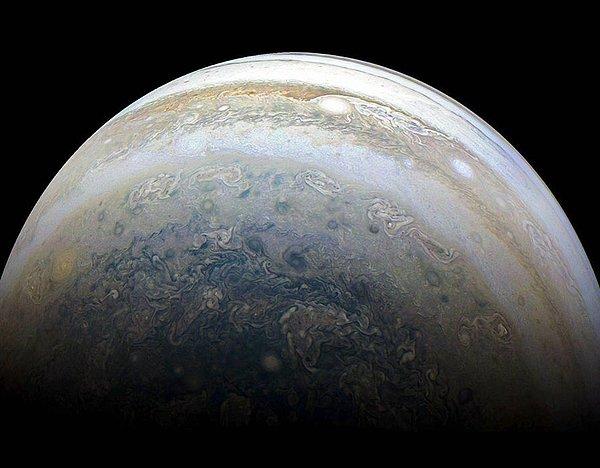 29. Jüpiter'in güney yarım küresi.