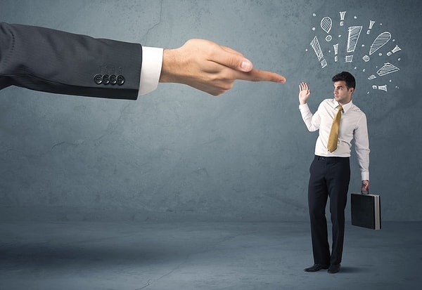 Больше всего он ненавидит, когда ему указывают на ошибки!