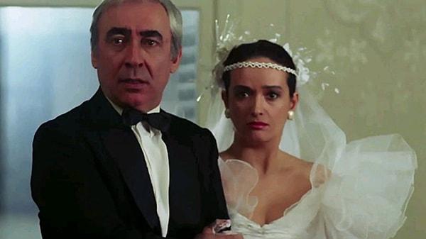11. Müjde Ar ile baş rollerini paylaştığı, dönemin Türk filmlerini eleştiren, taşlamalarla dolu filmi?