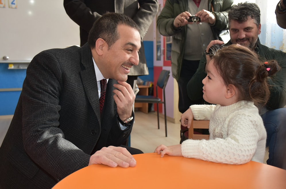 Minik Ana Sınıfı Öğrencisi, Valinin 'Tatilde Ne Yapacaksınız?' Sorusuna '15 Gün Yatacağım Evde' Yanıtını Verdi