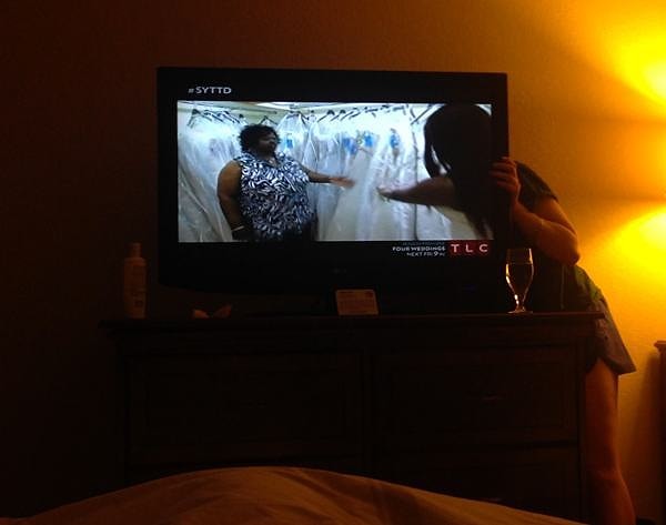 14. Что это она там делает?