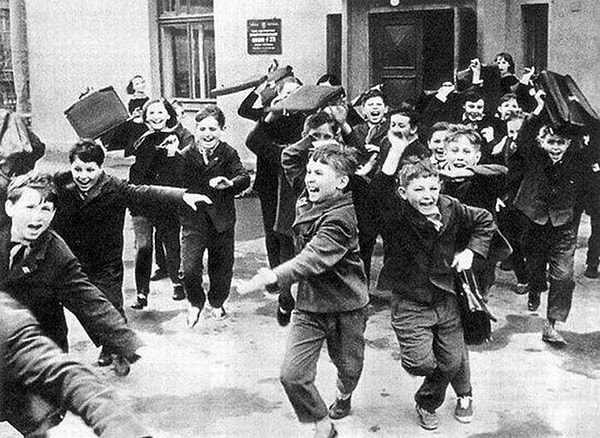 2. В какой игре говорят: «Кто за мной стоит, тому три кона водить»?