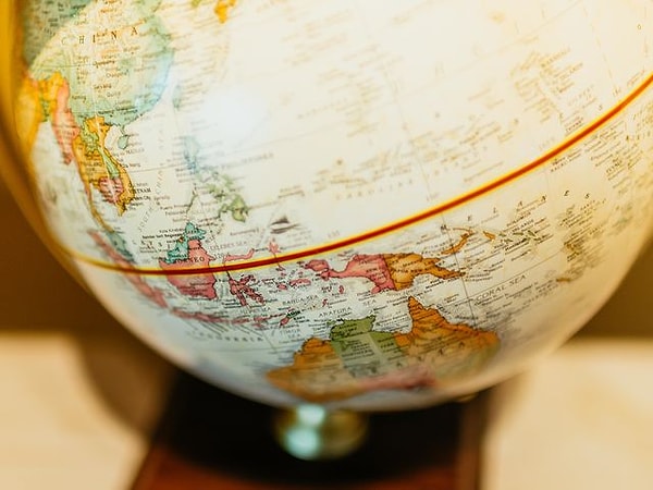 2. Какой процент населения Земли живет в Северном полушарии?