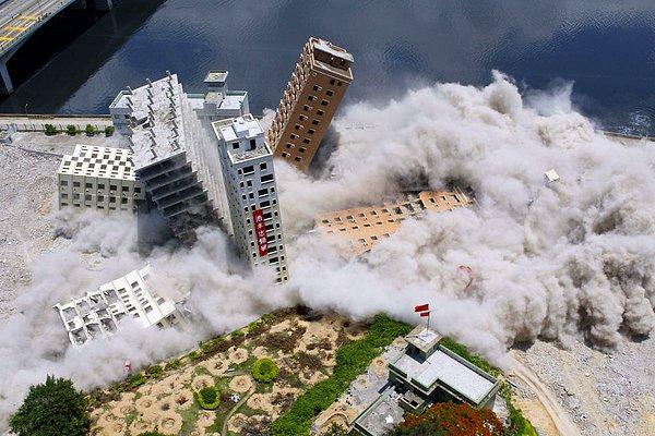 Çin - Shenzhen'de boş binaların yıktırılması.