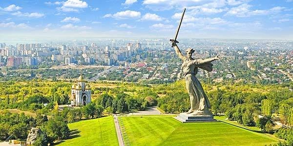 8. Какой и этих русских городов не имеет в своём названии слова "великий"?