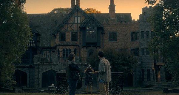 4. The Haunting of Hill House (2018) - IMDb 8,8