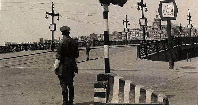 1972 - İstanbul sıkıyönetim Komutanlığı sokağa çıkma yasağı uyguladı.