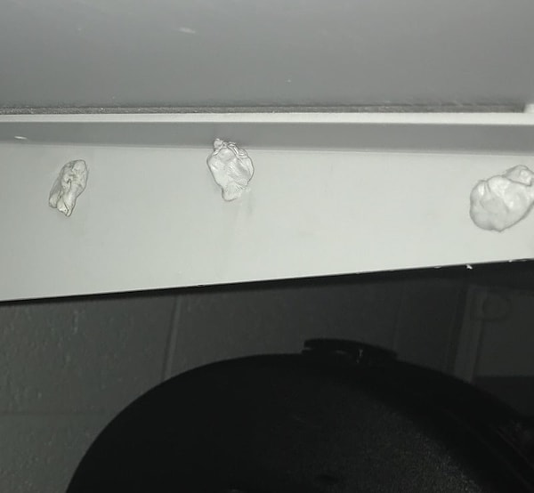 12. Отдирать жевачки перед покраской? Ненужные хлопоты