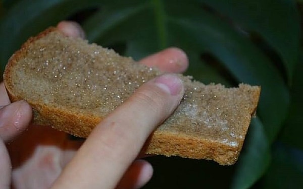 7. Хлеб с подсолнечным маслом и солью